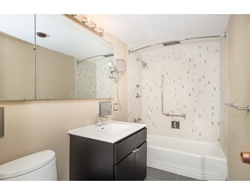 Foto del edificio - 324 Beacon St