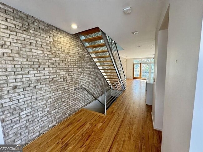 Building Photo - 1327 Peachtree View NE