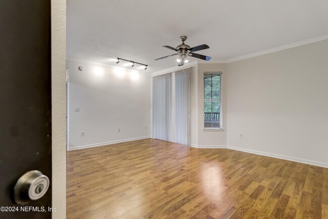 Foto del edificio - 8539 Gate Pkwy W