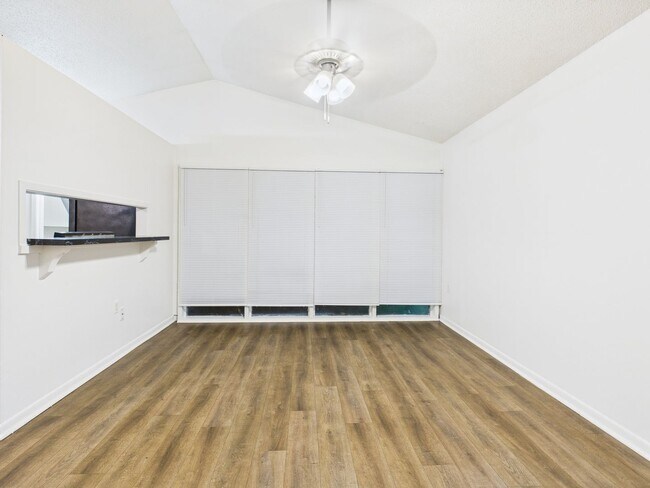 Building Photo - 407 Fox Run Ave