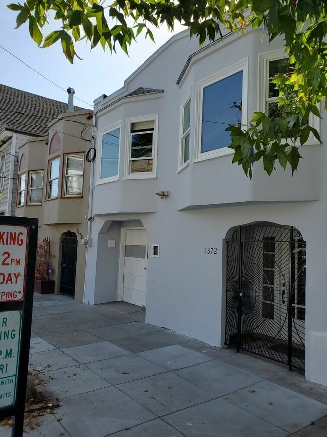 Building Photo - 1372 Rhode Island St