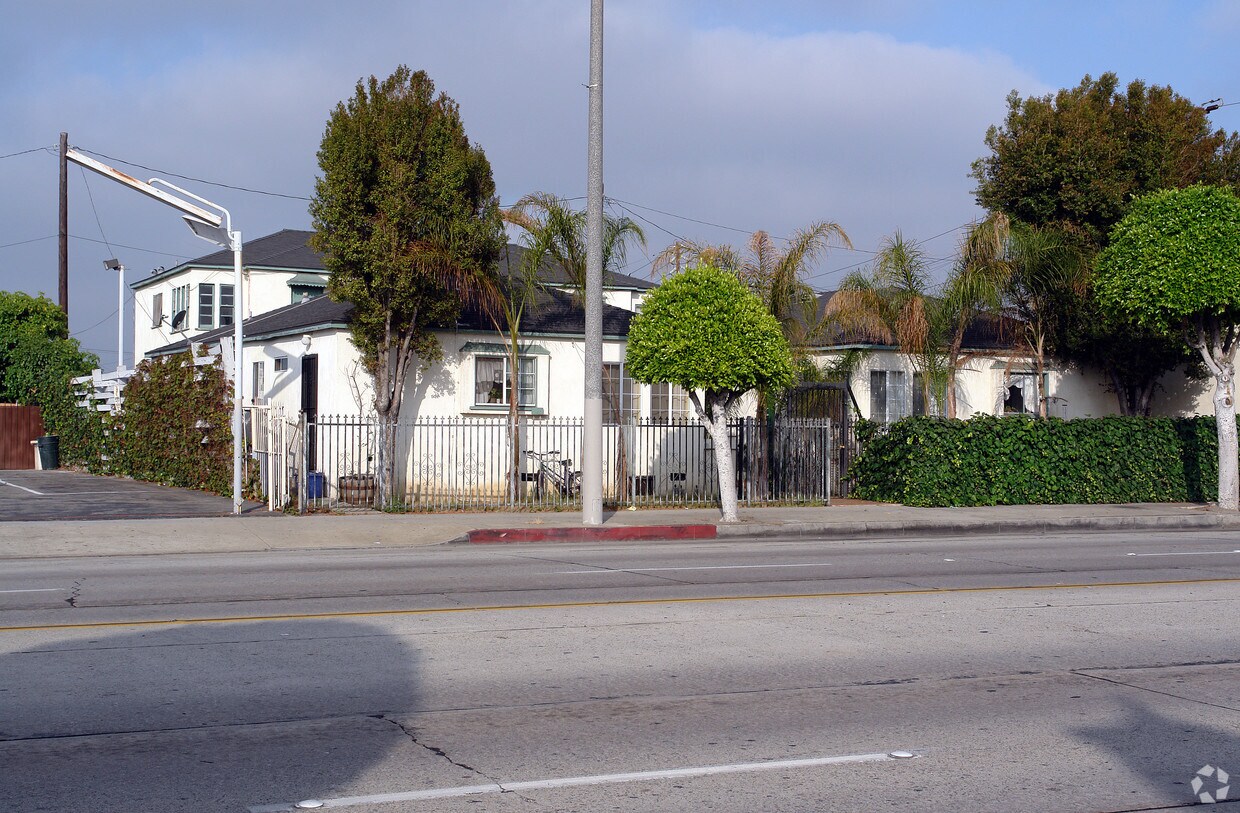 Primary Photo - 325 N La Brea Ave