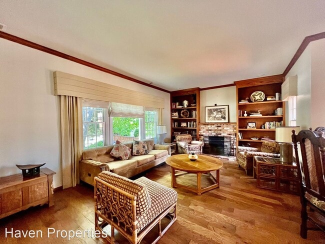Foto del edificio - 5 br, 3 bath House - 1924 Hope St