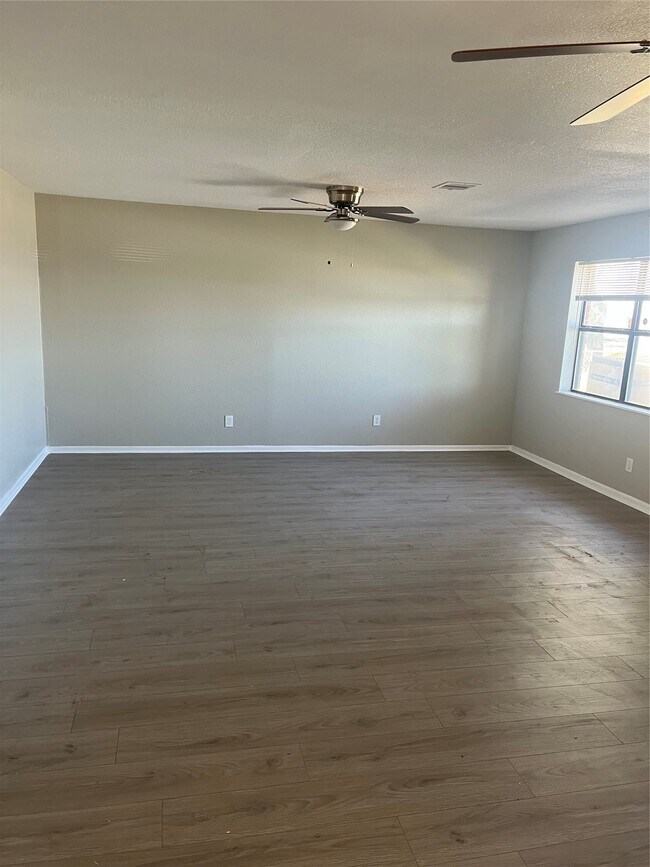 Foto del edificio - 402 Thompson Dr