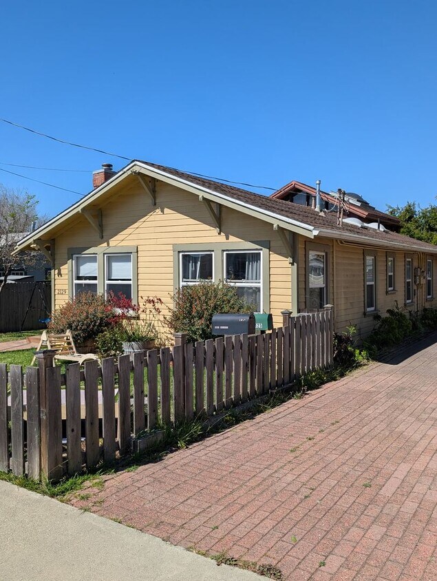 Foto del edificio - 2129-2129 Cypress St