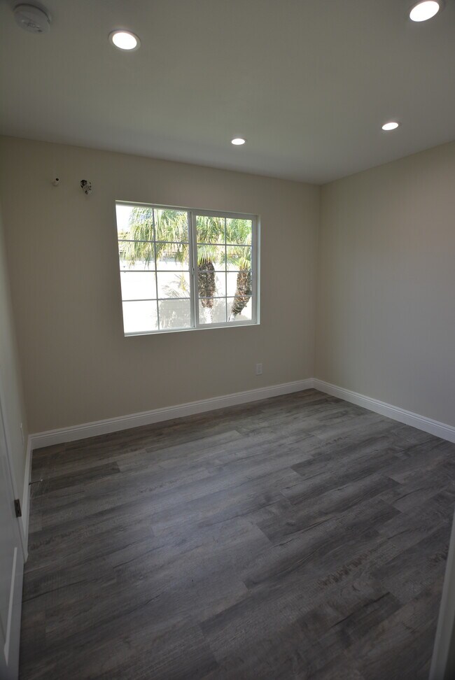 Building Photo - 4137 W 160th St
