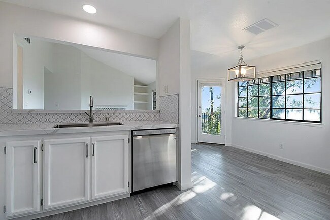Foto del edificio - 410 Canyon Woods Pl