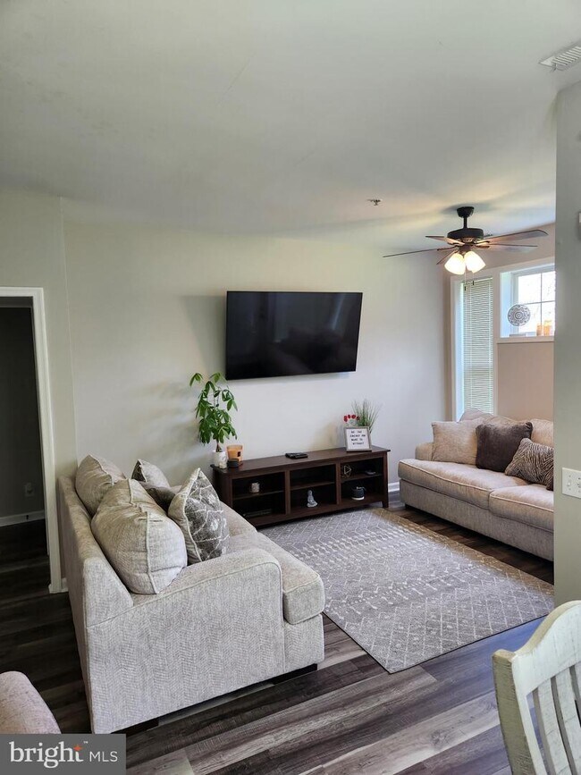 Foto del edificio - 130 Rosebay Ct