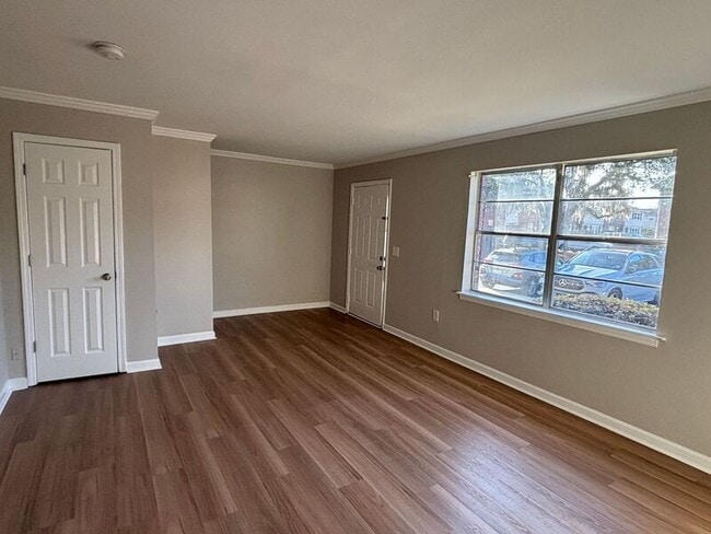 Building Photo - 415 Parkdale Dr