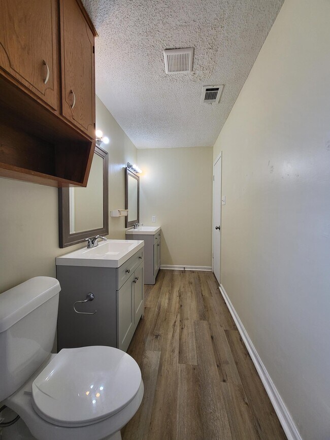Building Photo - 3308 Timber Oak Dr