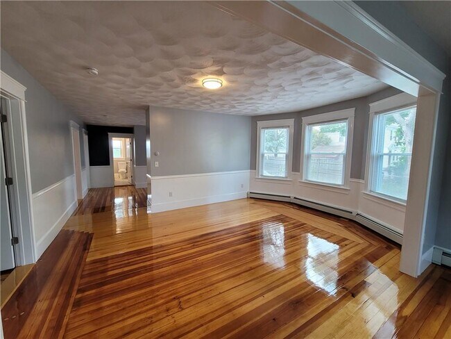 Building Photo - 493 West Ave