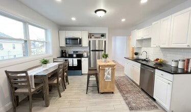 Building Photo - 24 Elm St