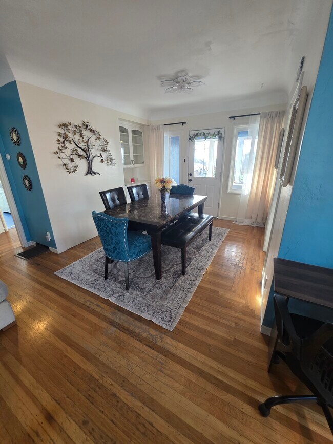 Foto del edificio - 9333 Lawlor St