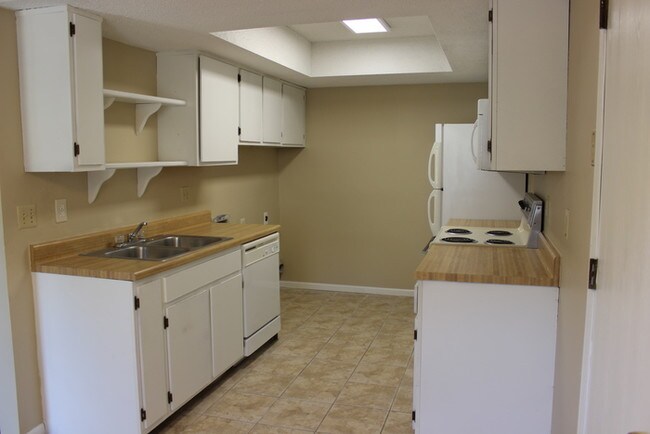 Building Photo - 8139 N Stoddard Ave