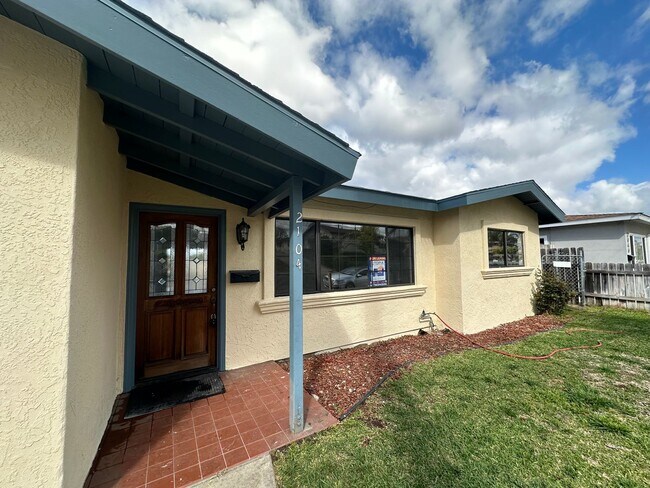 Building Photo - Charming 3-bedroom, 2-bathroom home locate...