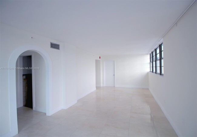 Building Photo - 6820 Indian Creek Dr