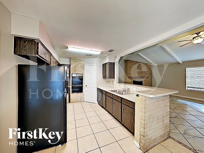 Building Photo - 6610 Rowell Ct