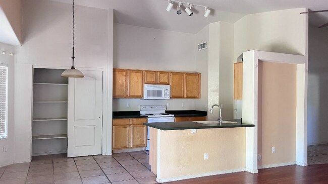 Foto del edificio - 975 E Scott Ave