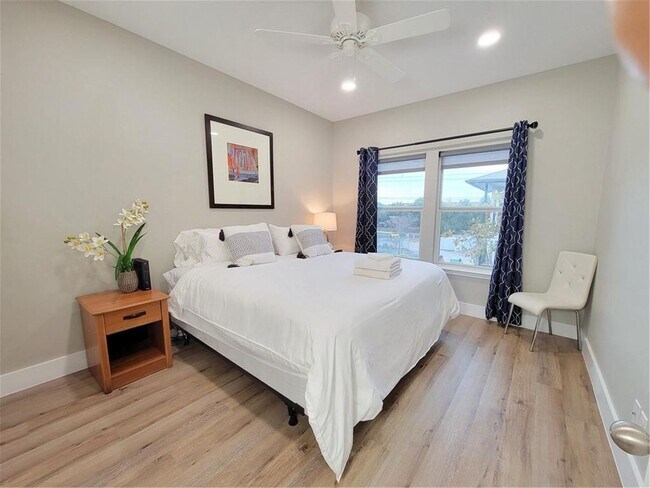 Foto del edificio - Edgecreek Condo for Lease
