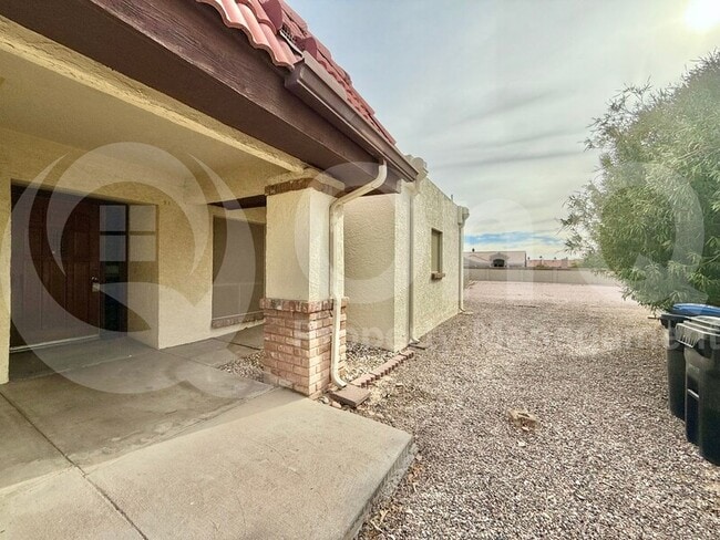 Building Photo - 2432 N Augusta Dr