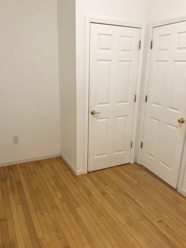 Foto del edificio - 2432 N Springfield Ave