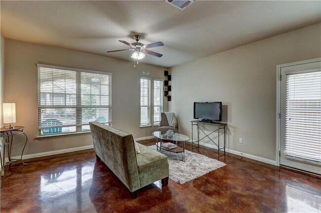 Building Photo - 4621 Inicio Ln