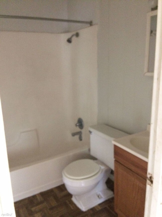 Building Photo - 2 br, 1 bath 4plex - 4009 College Main St D