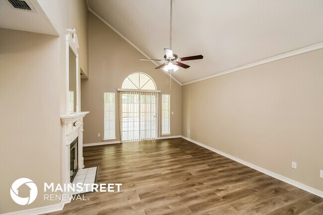 Foto del edificio - 8054 Loch Lomond Ln