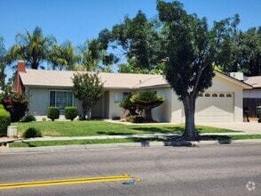 Building Photo - 1666 E Sierra Ave