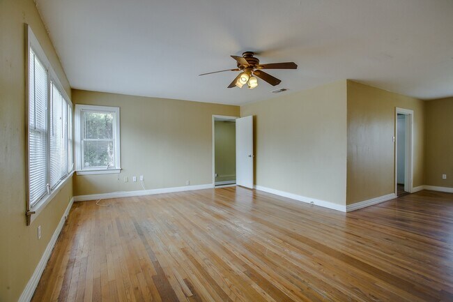Building Photo - Pre-Leasing for Summer/Fall 2024!