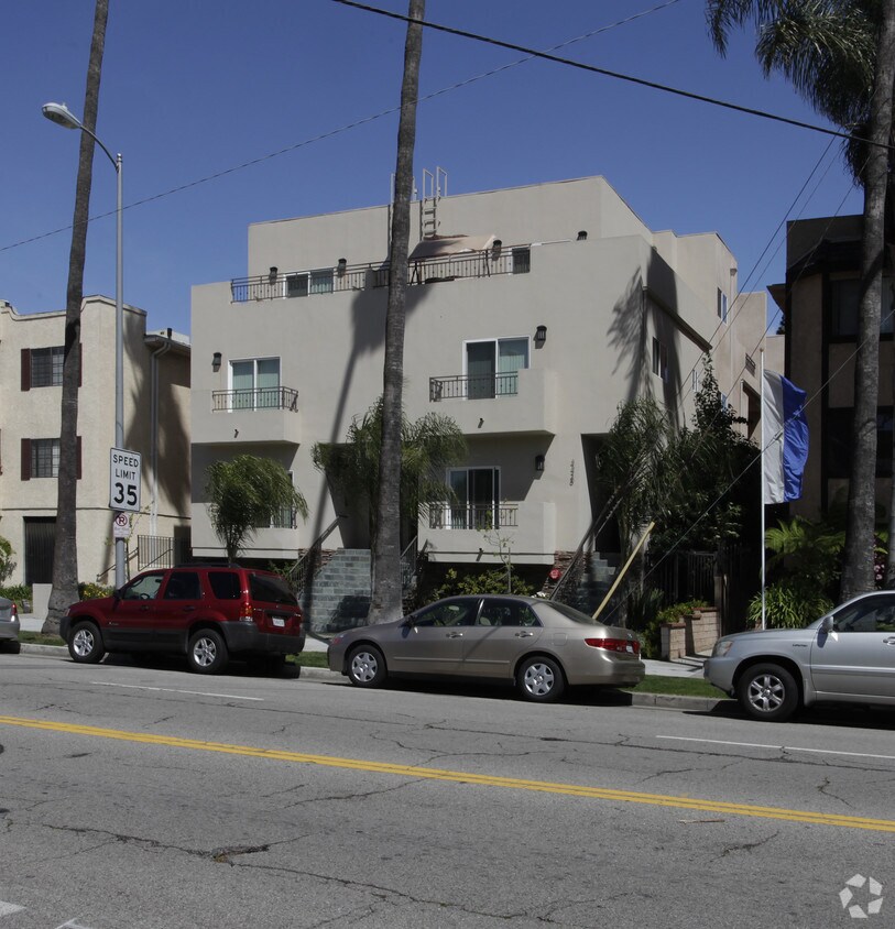 Foto del edificio - 4428 Fulton Ave