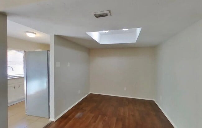 Building Photo - Bright, Spacious, and Ready to Call Home — 3 Bedrooms