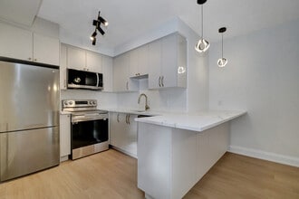 Building Photo - 533 Broadhead Av