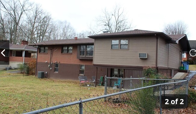 Building Photo - 3 Bedroom 2 Bath Home