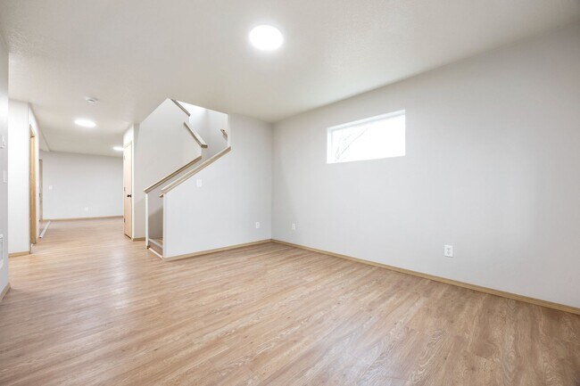 Foto del edificio - 5Bed/2.5 Bath home available in SE Portland