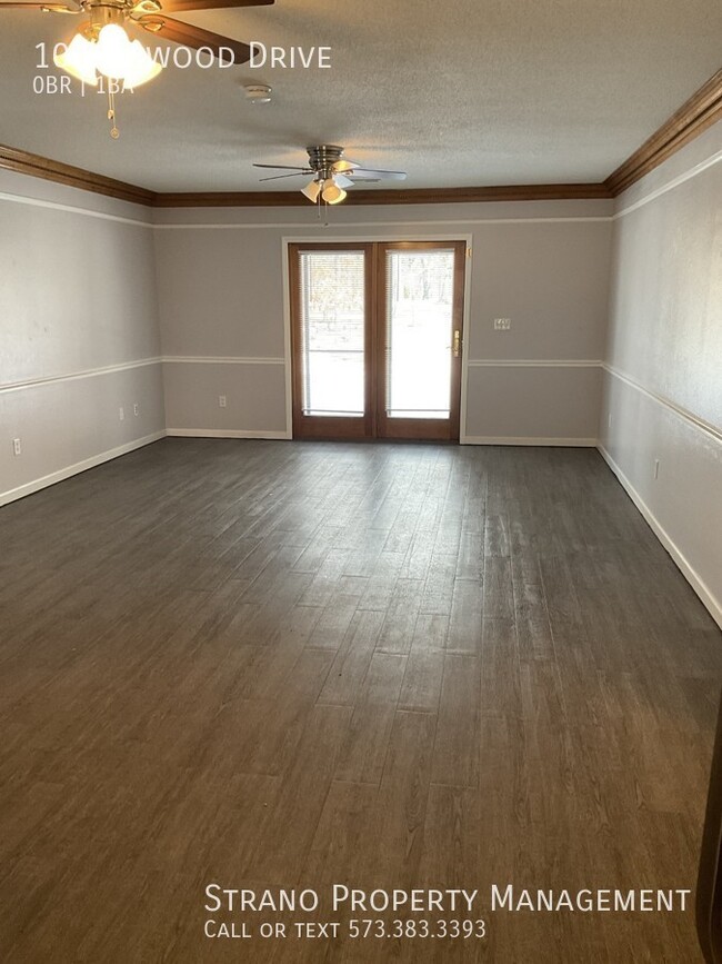 Building Photo - 10 Dogwood Dr