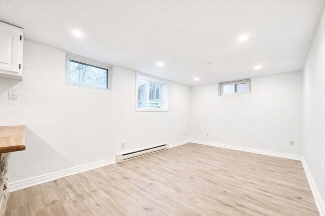 Building Photo - 19 Perth St