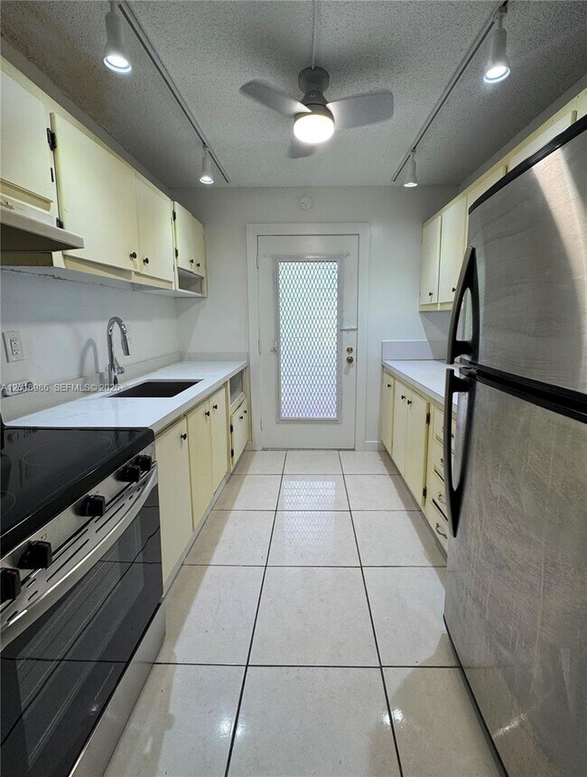 Foto del edificio - 65 NE 202nd Terrace