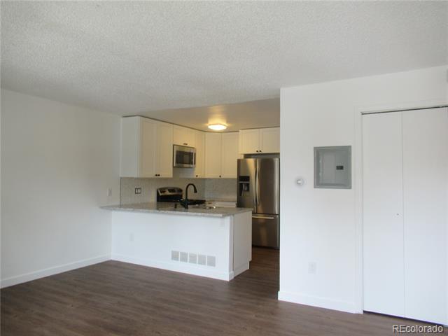 Foto del edificio - 9617 W Chatfield Ave