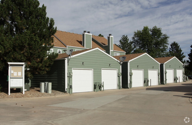 Foto del edificio - Lakewood Pines Townhomes