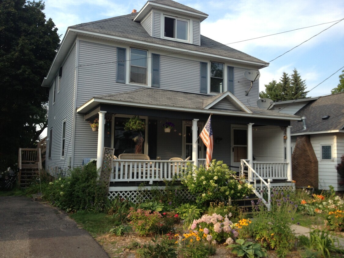 317 E Crescent St Unit 2, Marquette, MI 49855 Apartments in Marquette