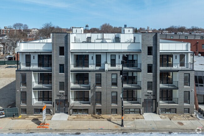 Alternar - The Trieuth at Lincoln Square