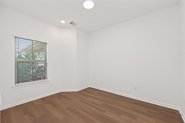 Foto del edificio - 1410 Cecilia Vines Dr