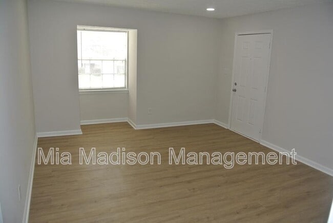 Building Photo - 111 E Mell St