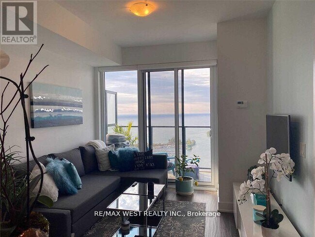 Building Photo - 30 Shore Breeze Dr