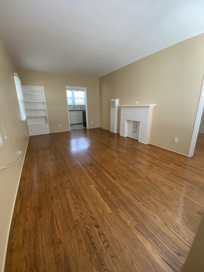Living room - 104 N Sierra Bonita Ave