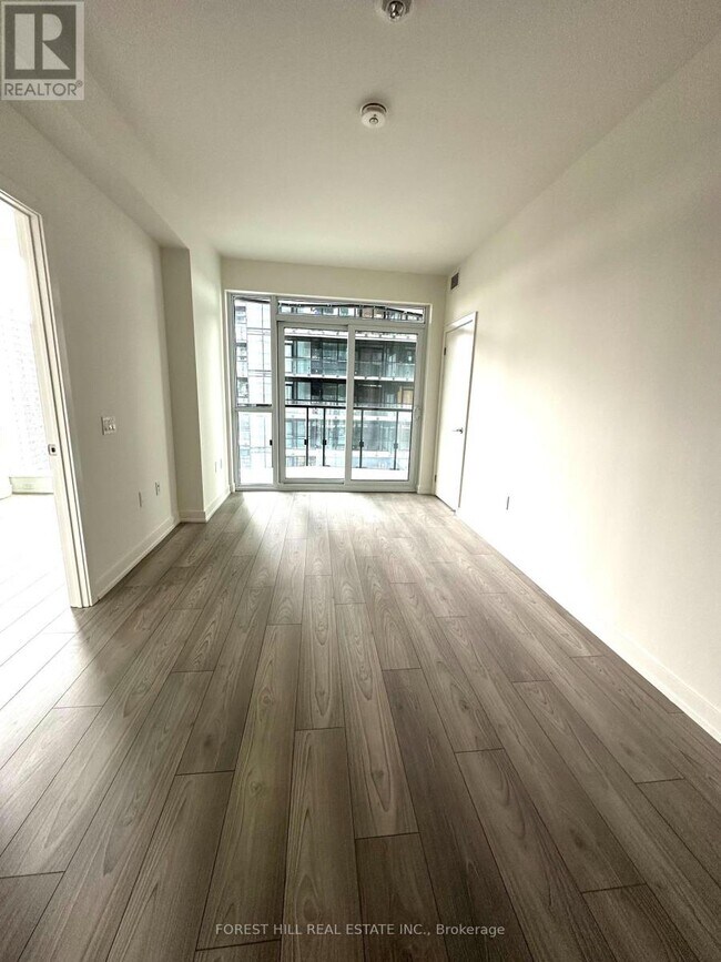 Photo du bâtiment - 110 Broadway Ave