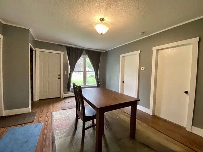 Building Photo - Great 3BR/1BA Champlin Home Available 9/1!