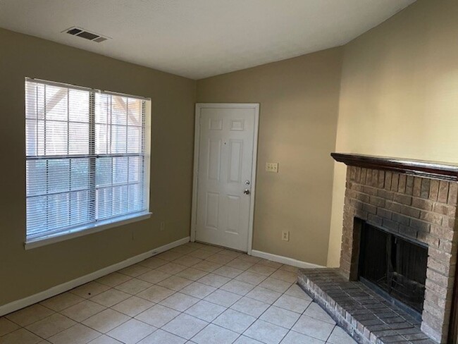 Foto del edificio - 350 River Brook Ct: 2BD Duplex with Jack &...