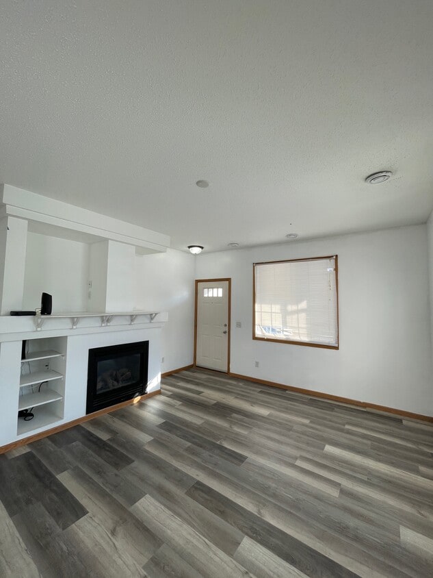 Building Photo - 14233 Avalon Path